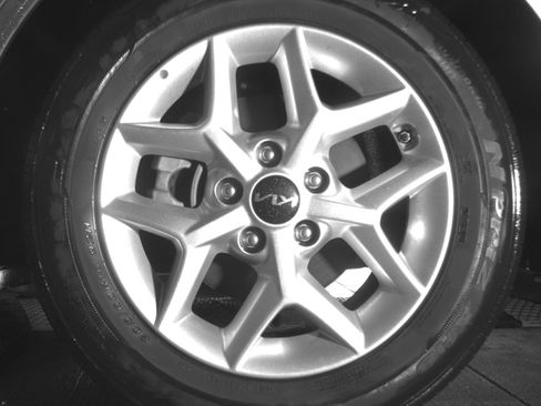 Used 2025 Kia Soul LX w/ LX Technology Package FWD image 12