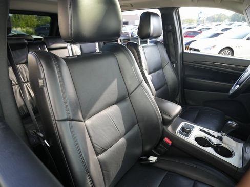 Used 2011 Jeep Grand Cherokee Laredo image 21