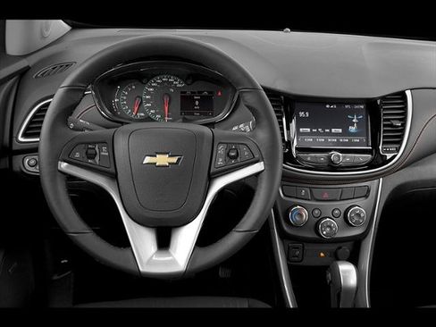 Used 2019 Chevrolet Trax LT w/ Sun & Sound Package FWD image 26