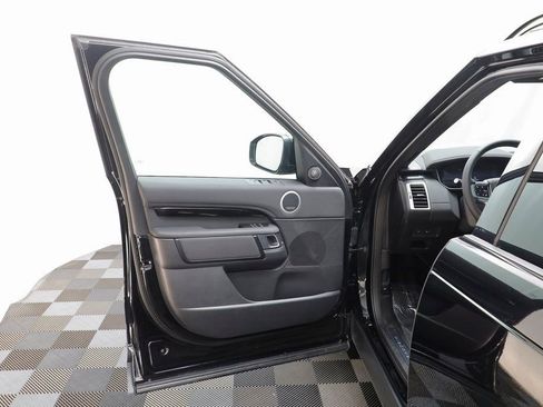 Certified 2025 Land Rover Discovery S image 5