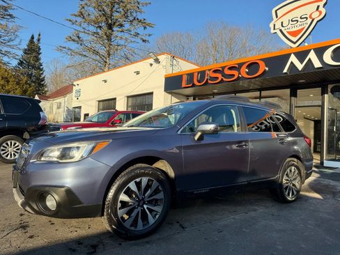 Used 2017 Subaru Outback 2.5i Limited image 3