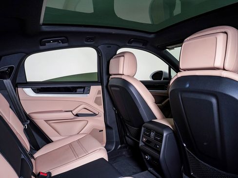 Certified 2025 Porsche Cayenne image 16