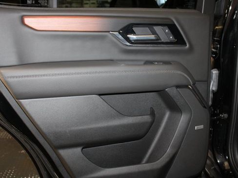 Used 2025 GMC Yukon Denali w/ Advanced Technology Package image 41