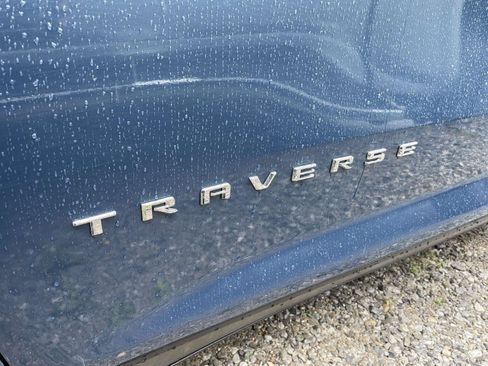 Used 2025 Chevrolet Traverse LT FWD image 6