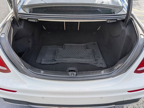 Used 2017 Mercedes-Benz E 300 4MATIC image 32