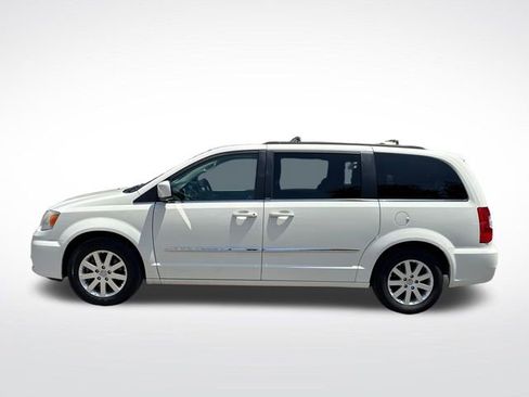 Used 2013 Chrysler Town & Country Touring FWD image 2