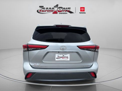 Used 2020 Toyota Highlander Limited image 9