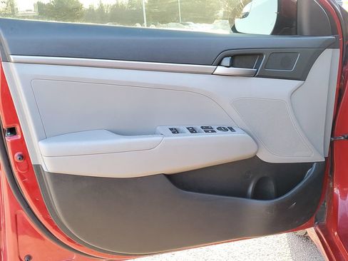 Used 2017 Hyundai Elantra SE image 20