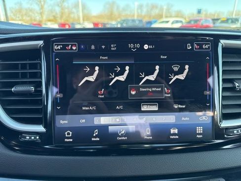 Used 2025 Chrysler Pacifica Select image 35