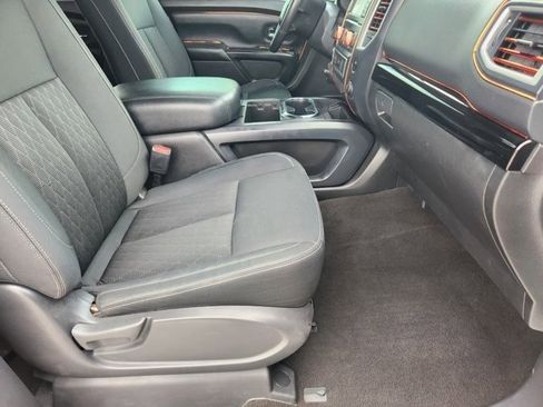 Used 2018 Nissan Titan SV w/ SV Convenience Package image 13