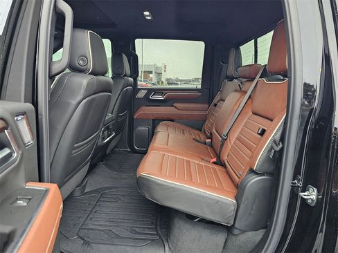 Used 2025 GMC Sierra 2500 Denali Ultimate image 17