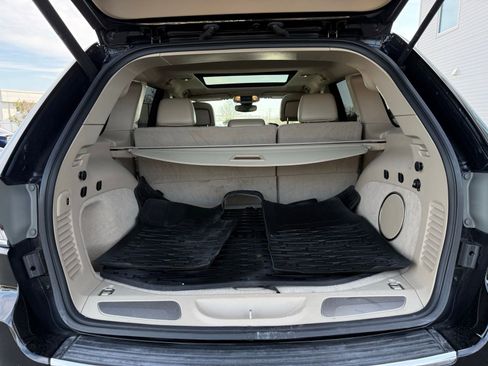 Used 2017 Jeep Grand Cherokee Overland image 42