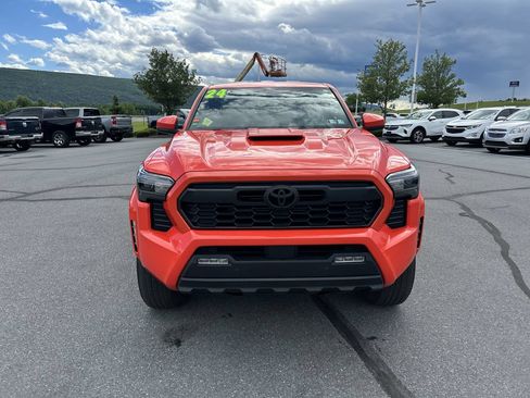 Used 2024 Toyota Tacoma TRD Sport w/ TRD Sport Upgrade Package AWD/4WD image 2