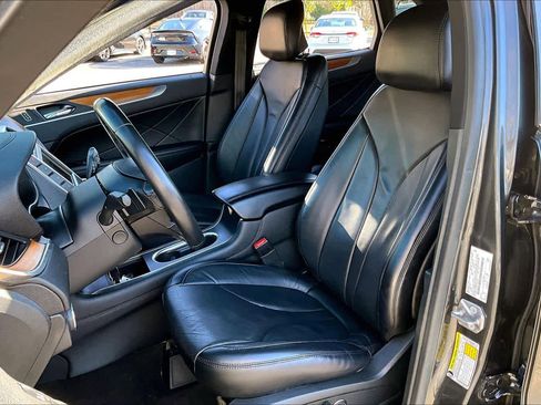 Used 2019 Lincoln MKC Reserve w/ MKC Climate Package image 8