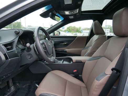 New 2025 Lexus ES 350 w/ Premium Package FWD image 9
