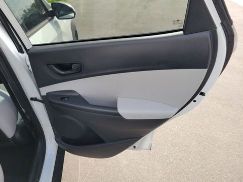 Used 2022 Hyundai Kona SEL FWD image 32