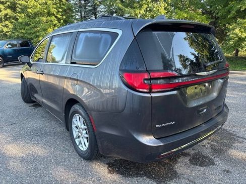 Used 2022 Chrysler Pacifica Touring-L FWD image 4