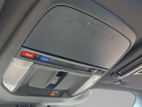 Used 2025 Subaru Forester Premium image 36