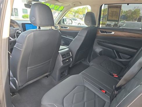 Used 2026 Volkswagen Atlas SE FWD image 12