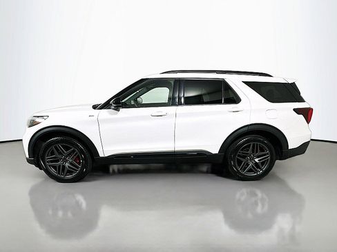 Used 2025 Ford Explorer ST-Line w/ ST-Line Street Pack image 4