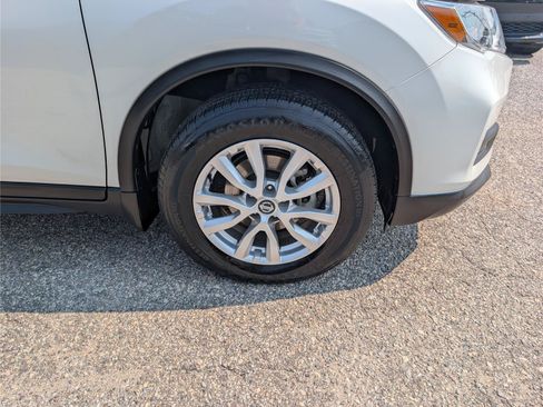 Used 2018 Nissan Rogue SV AWD/4WD image 9