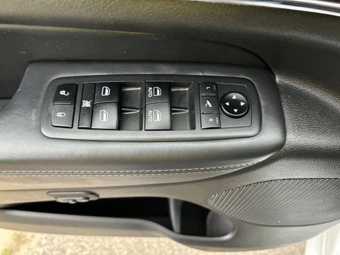 Used 2021 Jeep Grand Cherokee Overland AWD/4WD image 14