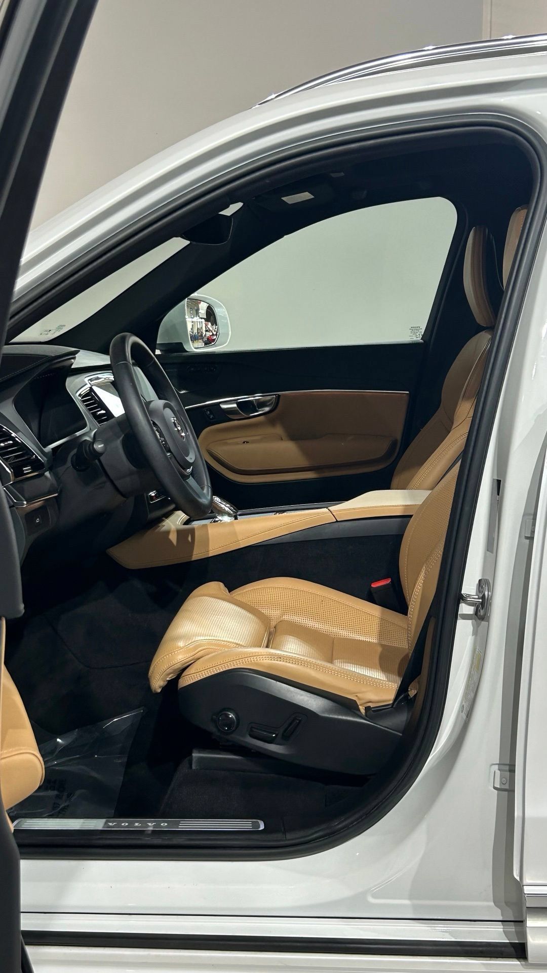 Used 2023 Volvo XC90 B6 Ultimate w/ Protection Package Premier AWD/4WD image 43