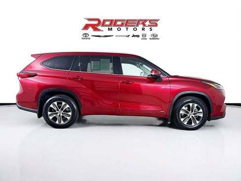Used 2022 Toyota Highlander XLE image 14