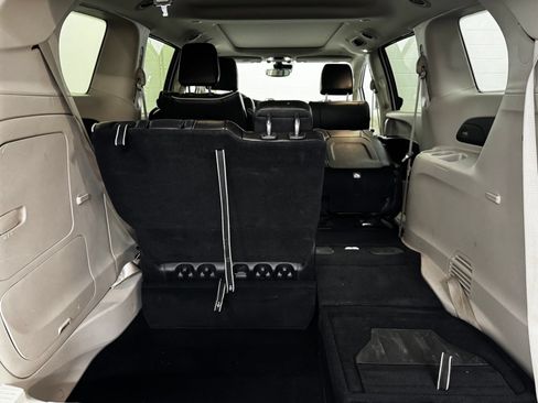 Used 2023 Chrysler Pacifica Limited FWD image 39