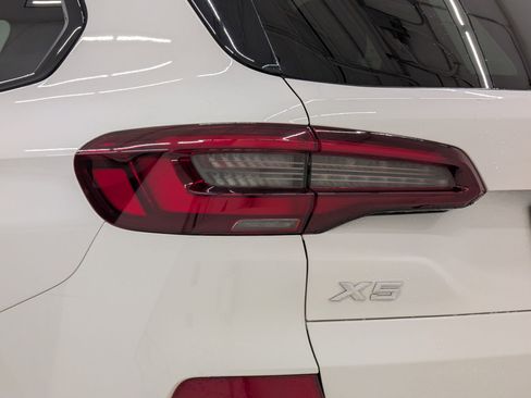 Used 2022 BMW X5 xDrive40i w/ M Sport Package image 11