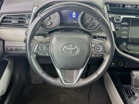 Used 2019 Toyota Camry XLE w/ Navigation Package FWD image 18