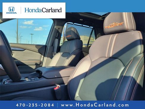 Used 2025 Honda Pilot TrailSport image 12