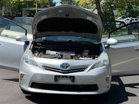 Used 2012 Toyota Prius V Three FWD image 8