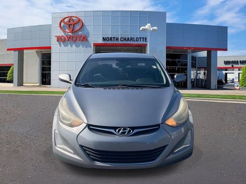 Used 2014 Hyundai Elantra SE w/ Option Group 02 FWD image 2