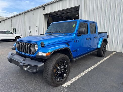 Used 2024 Jeep Gladiator Sport AWD/4WD image 9