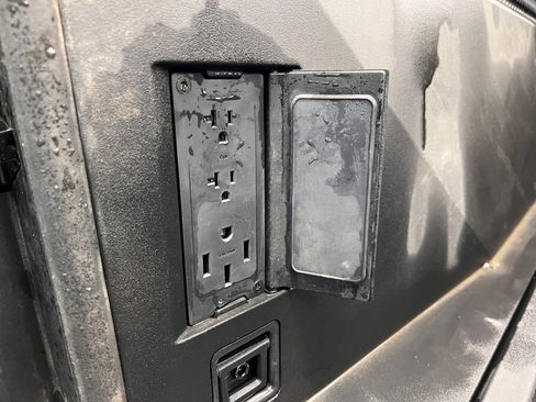 Used 2024 Tesla Cybertruck AWD Crew Cab image 23