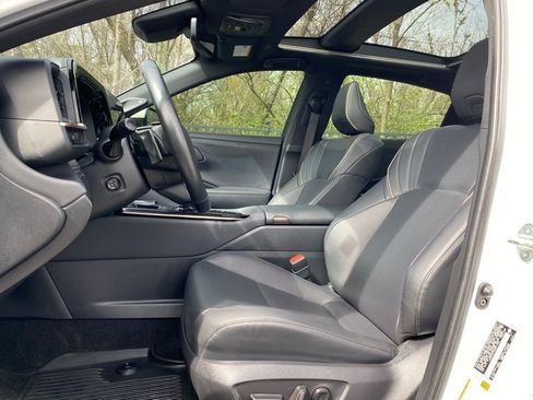 Used 2025 Toyota Crown Platinum image 29