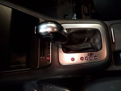 Used 2012 Volkswagen Tiguan S FWD image 25