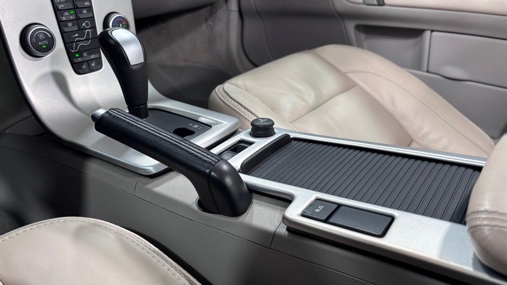Used 2011 Volvo C70 T5 w/ Multimedia Pkg FWD image 24