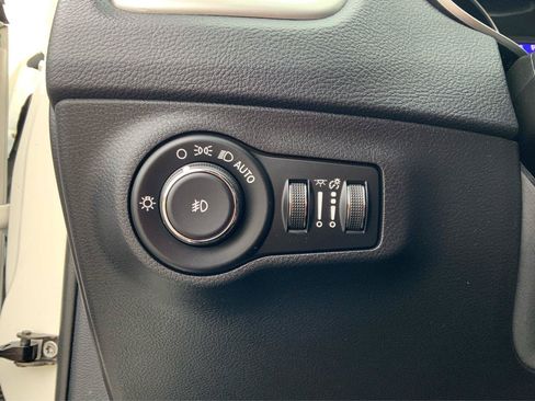 Used 2020 Jeep Compass Latitude w/ Cold Weather Group AWD/4WD image 17