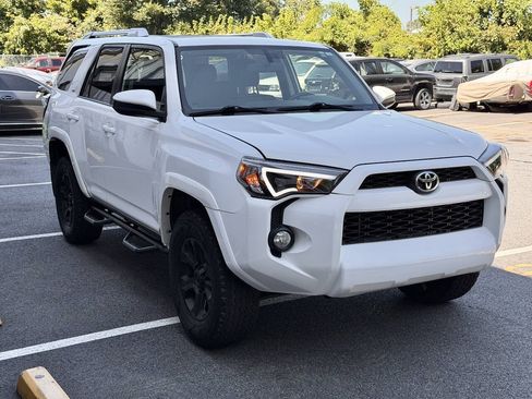 Used 2016 Toyota 4Runner SR5 AWD/4WD image 3