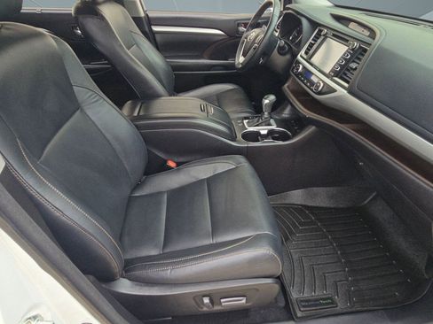 Used 2018 Toyota Highlander XLE image 28