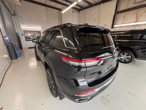 Certified 2023 Jeep Grand Cherokee Overland w/ Adv Protech Group III AWD/4WD image 7
