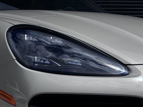 Certified 2022 Porsche Cayenne Turbo S AWD/4WD image 12