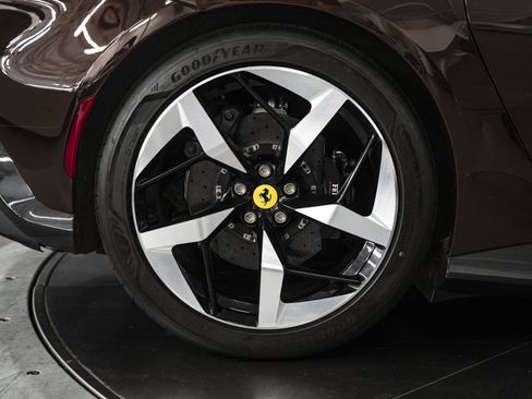 Used 2025 Ferrari 12Cilindri RWD image 17