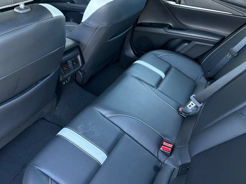 Used 2025 Toyota Camry SE FWD image 14