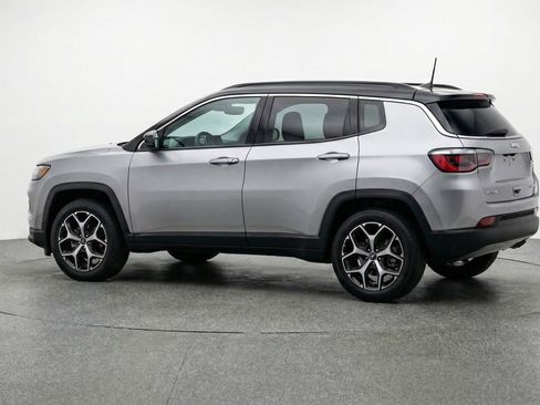 Used 2025 Jeep Compass Limited image 5