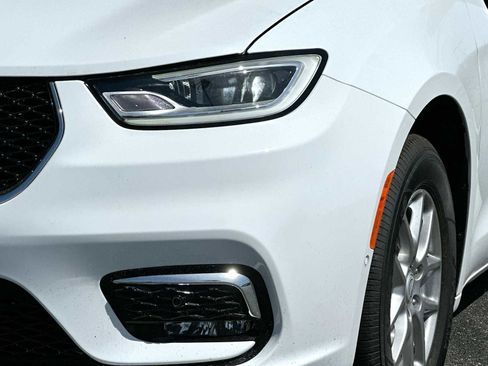 New 2026 Chrysler Pacifica Select FWD image 16