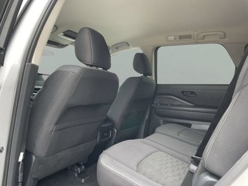 Used 2025 Nissan Pathfinder SV AWD/4WD image 27