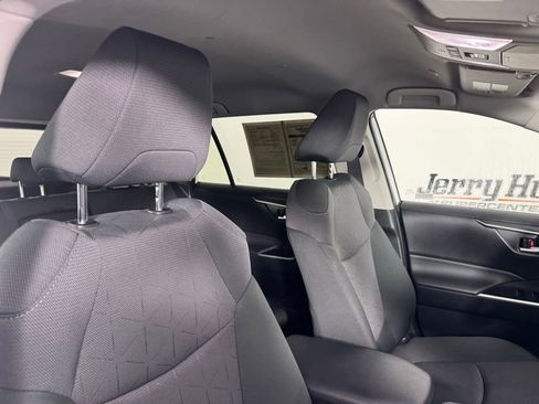 Used 2025 Toyota RAV4 XLE image 31